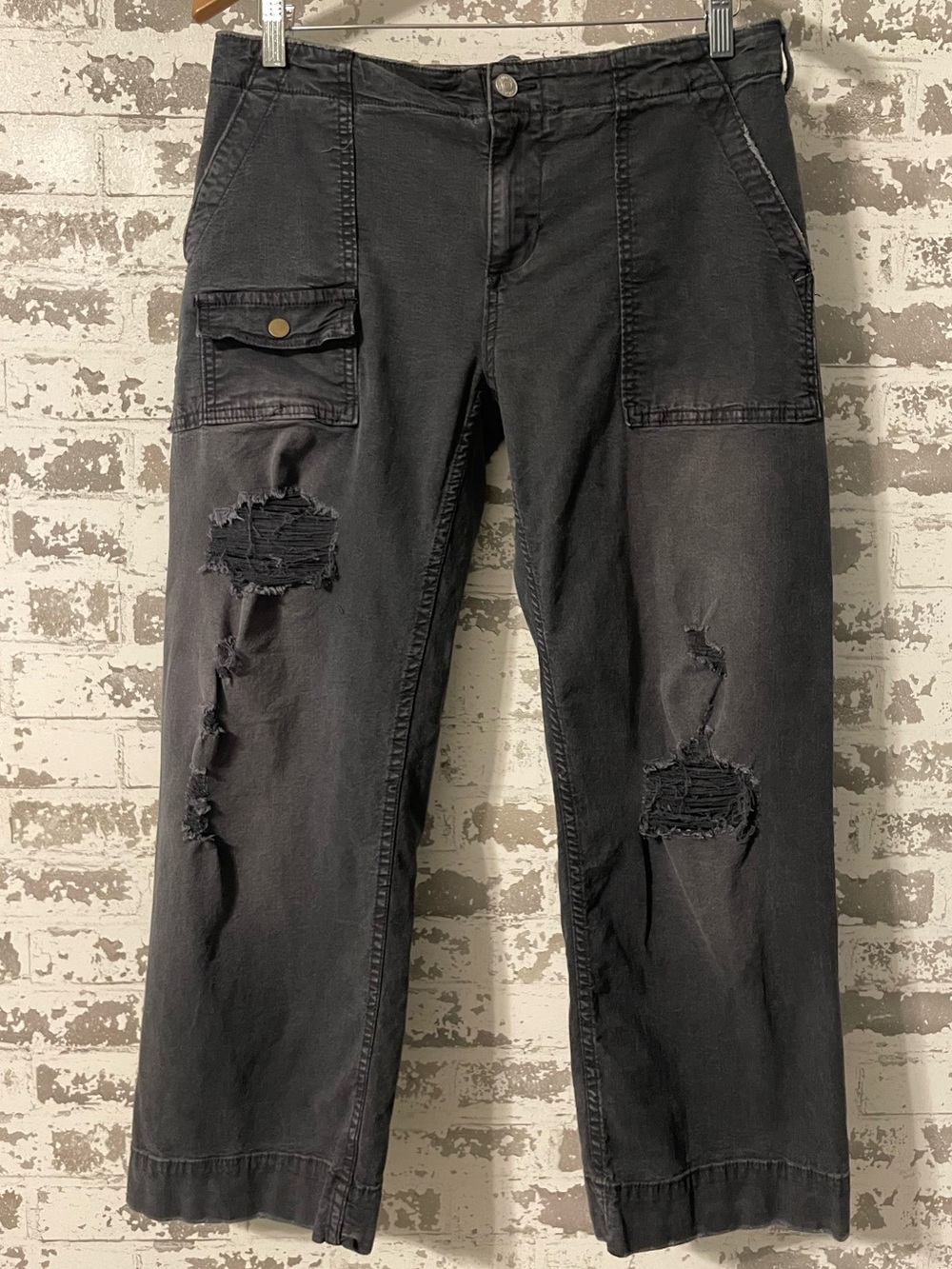 Pilcro Distressed Utility Cropped Wide Leg Jeans Black Size 27 Anthropologie - Picture 4 of 8